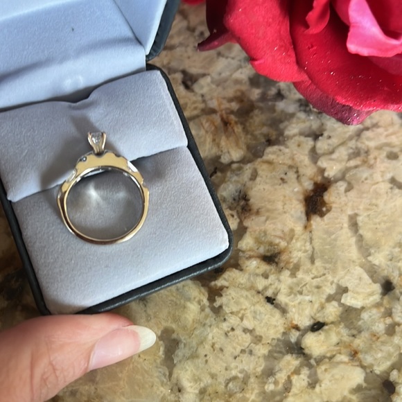 Princess cut. Diamond. Engagement Ring - Picture 10 of 16